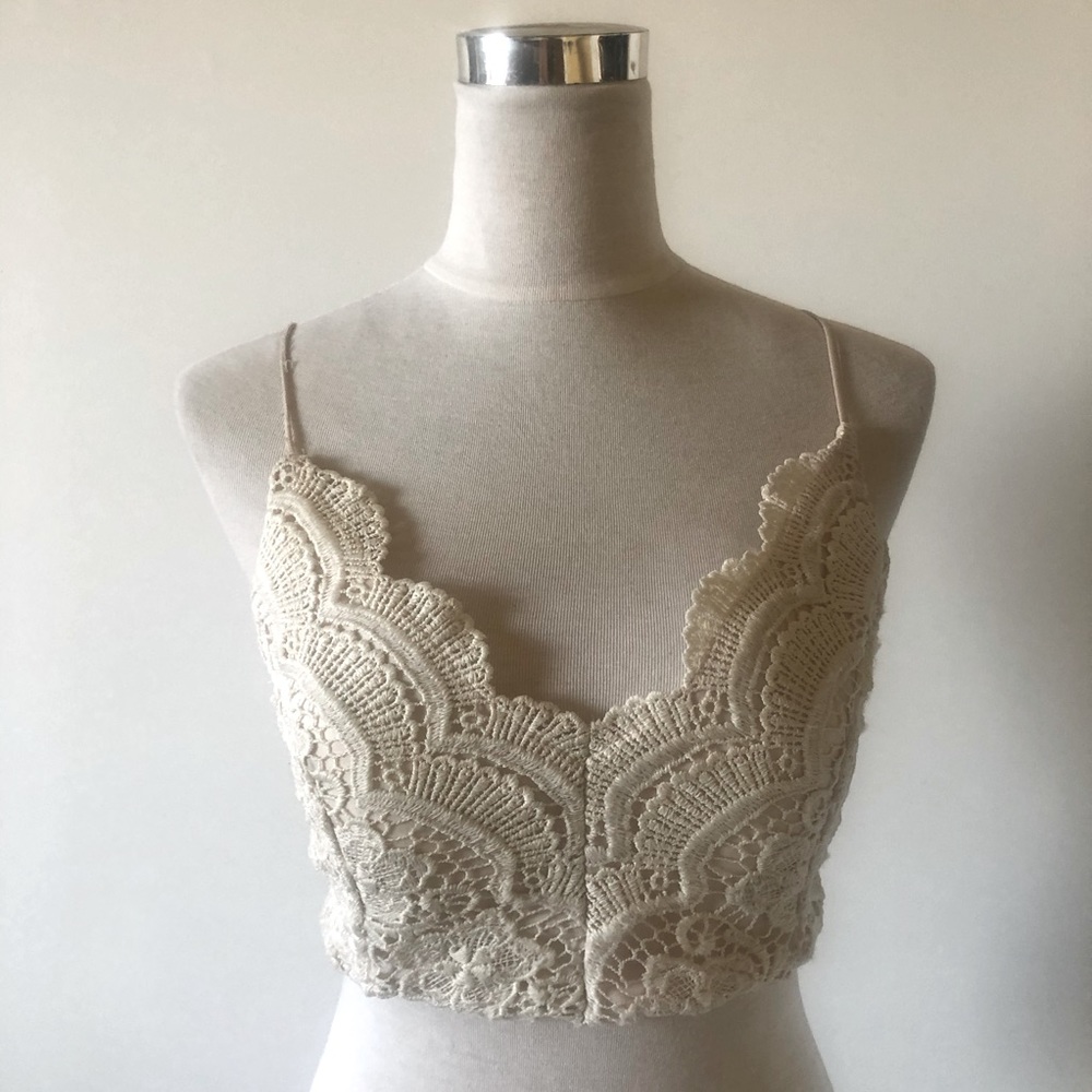 3/$30✨ Strappy lace crop top